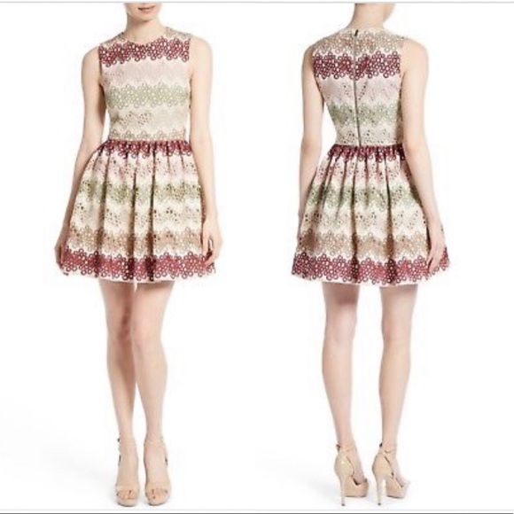 Alice + Olivia Dresses & Skirts - 🆕👗 Alice + Olivia Joyce Lace Party Dress